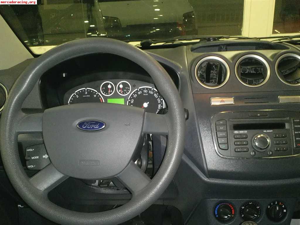 Se vende ford touneo connect año 2010 con 42000km