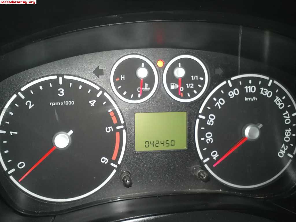 Se vende ford touneo connect año 2010 con 42000km