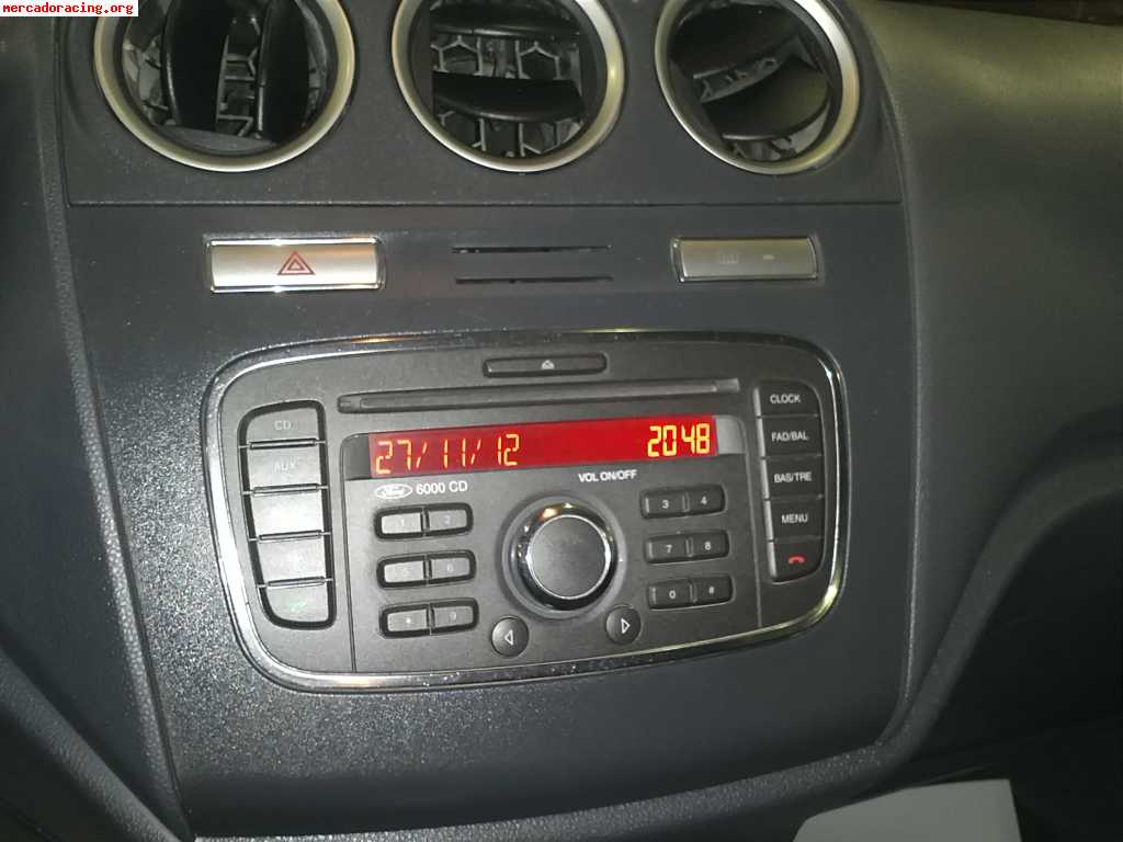 Se vende ford touneo connect año 2010 con 42000km