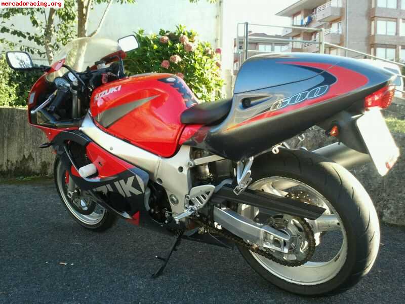 Se cambia gasgas 250 y suzuki gsxr 600 por 325i e30