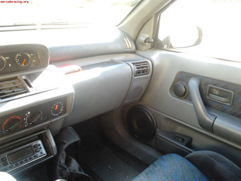Clio 16v 82000kms reales 1900e urge venta.