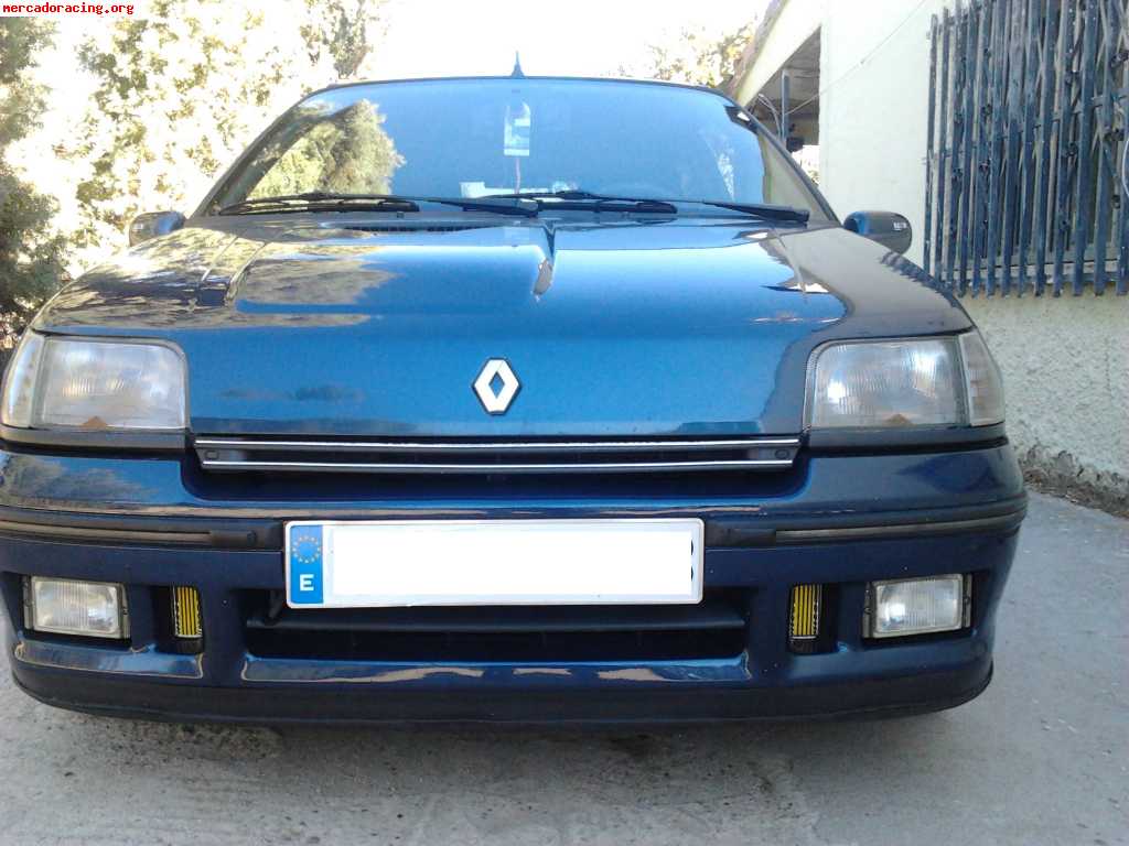 Clio 16v 82000kms reales 1900e urge venta.
