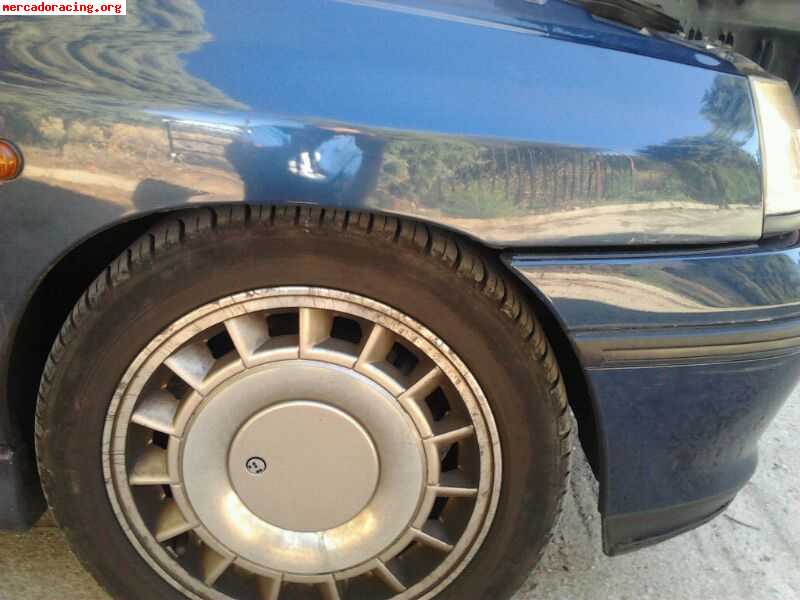 Clio 16v 82000kms reales 1900e urge venta.