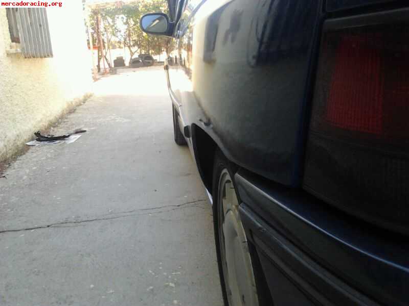 Clio 16v 82000kms reales 1900e urge venta.