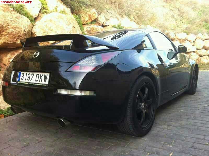 Se vende o cambia nissan 350z
