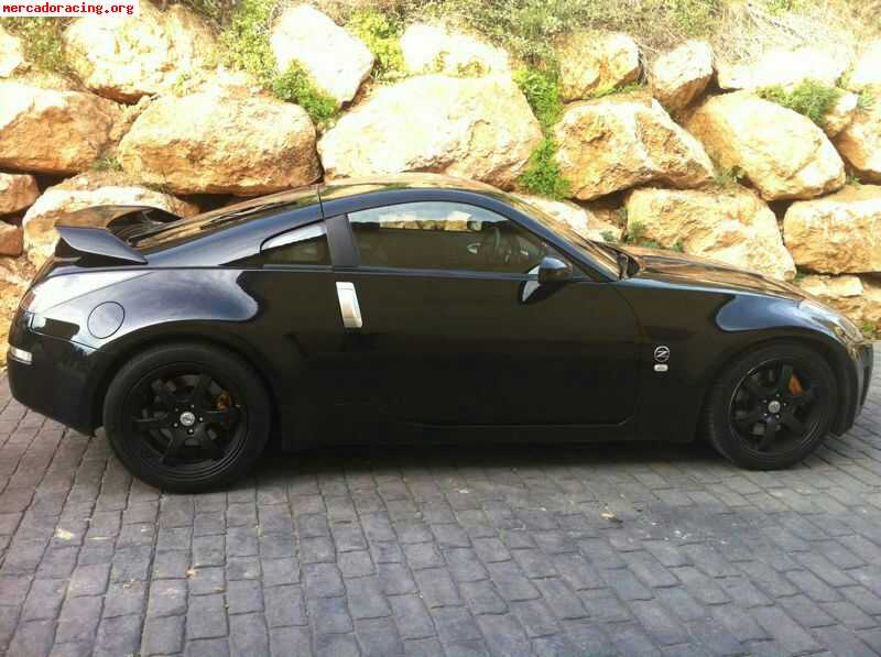 Se vende o cambia nissan 350z