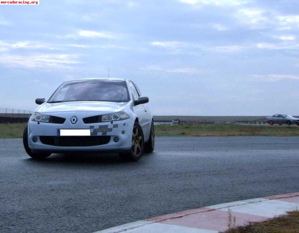 Megane sport f1 team r26