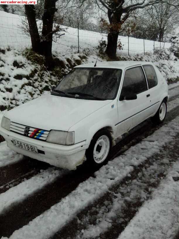 Vendo peugeot 205 con la estetica del 205 rallye