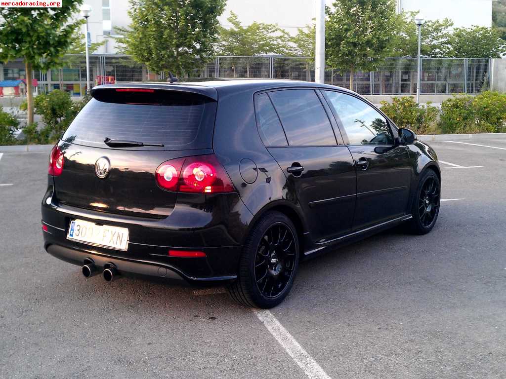 Se vende o cambia golf v r32