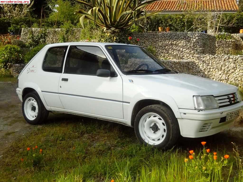 Vendo peugeot 205 con la estetica del 205 rallye