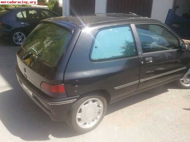 Se vende clio 16v con averia motor año 91