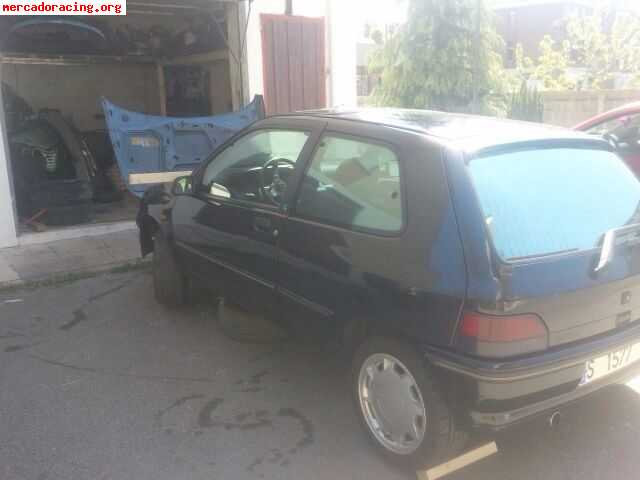 Se vende o se cambia renault clio 16v del 1991 averia motor 