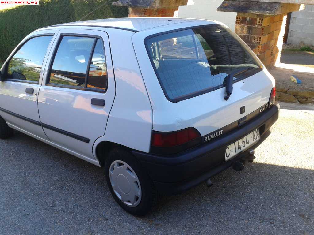 Se vende renault clio 1.9d rn