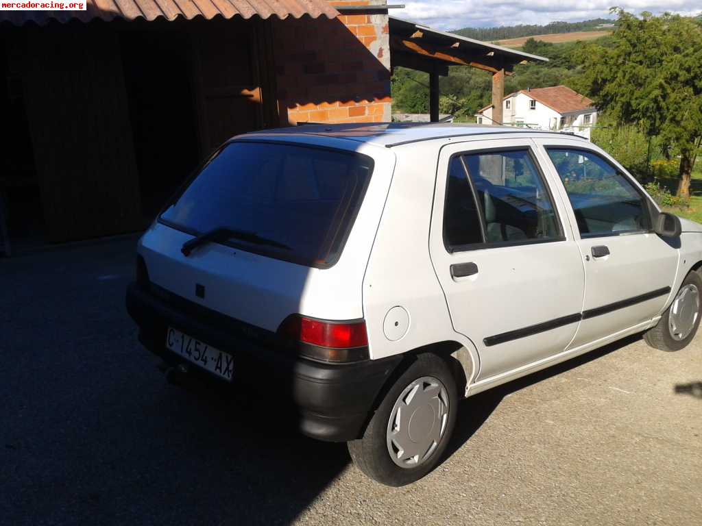 Se vende renault clio 1.9d rn