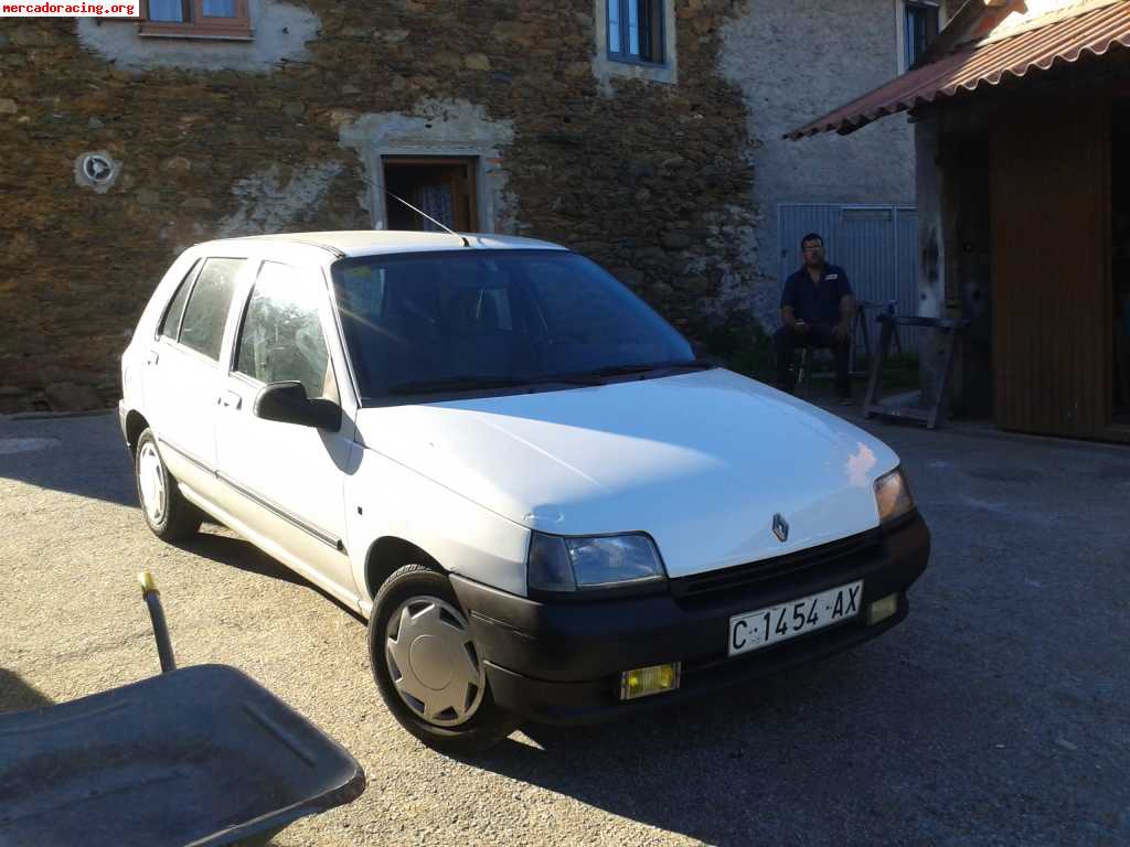 Se vende renault clio 1.9d rn