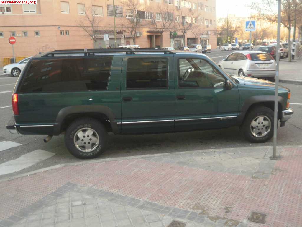 Se vende chevrolet suburban 5900€