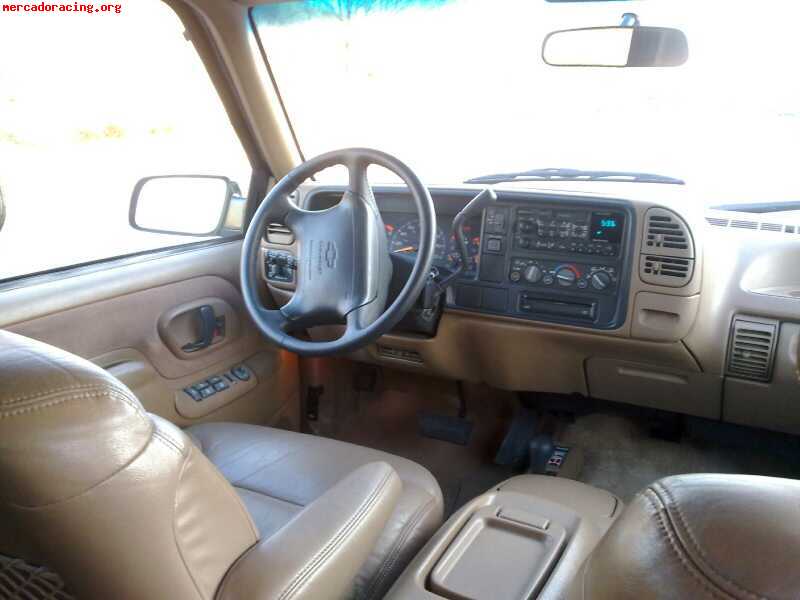 Se vende chevrolet suburban 5900€