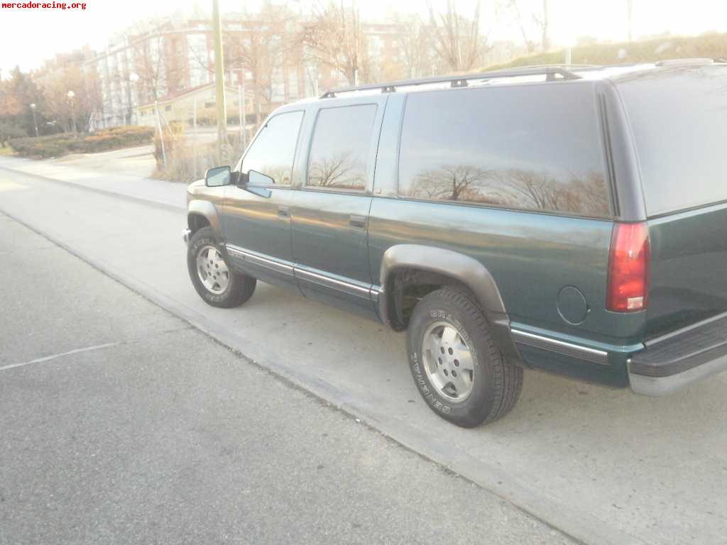 Se vende chevrolet suburban 5900€