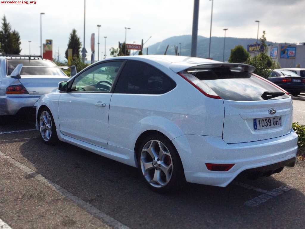 Se vende o cambia por ranchera ford focus latvala 8000