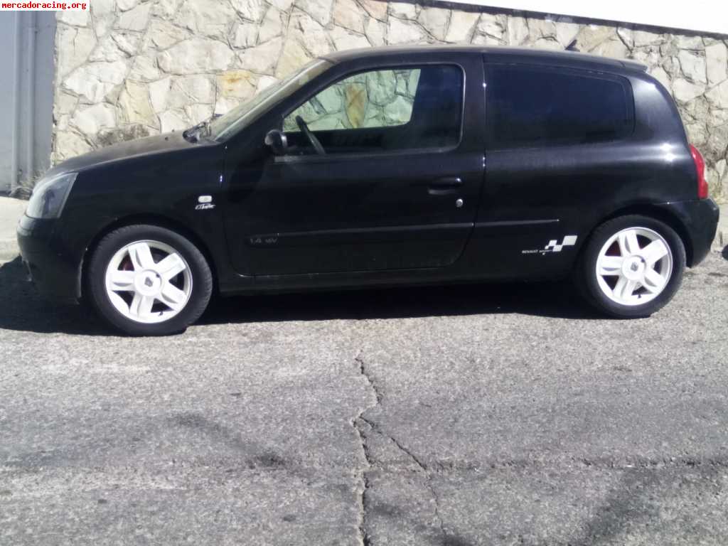 Se vende o se cambia renault clio 1.4 100cv 16v gasolina.