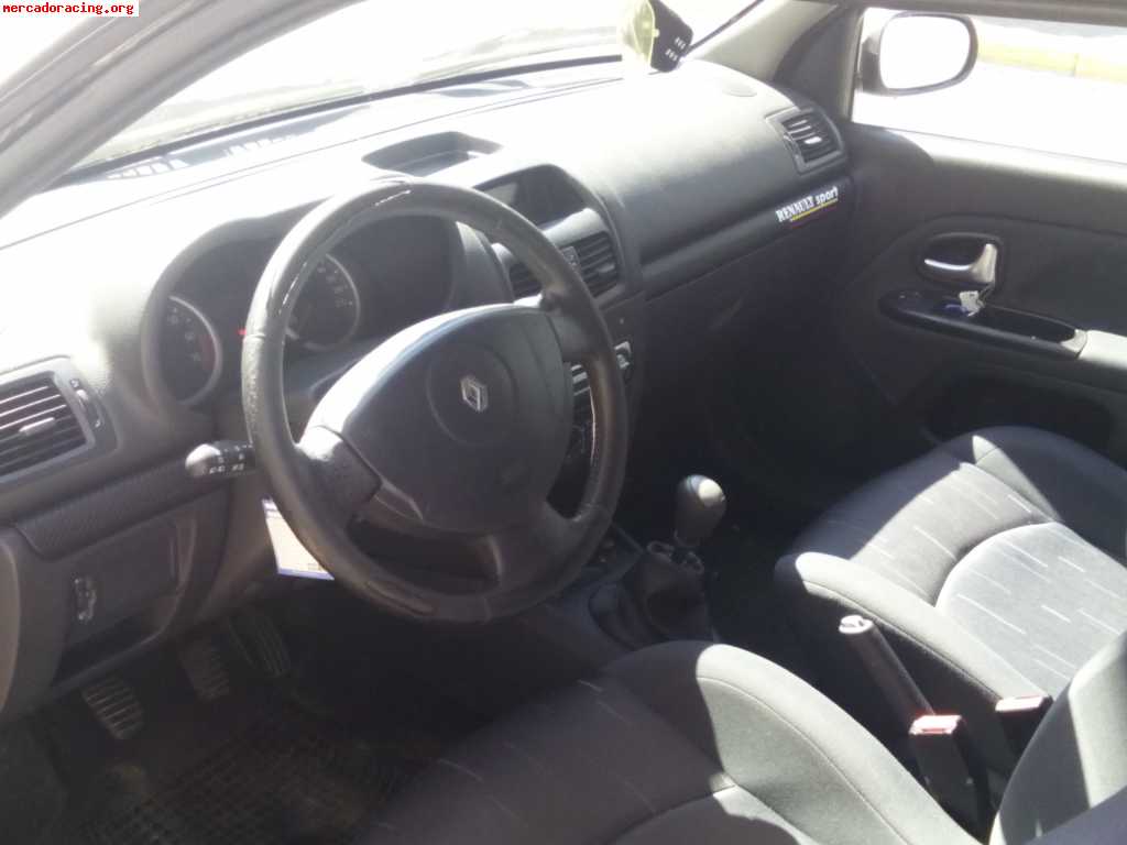 Se vende o se cambia renault clio 1.4 100cv 16v gasolina.