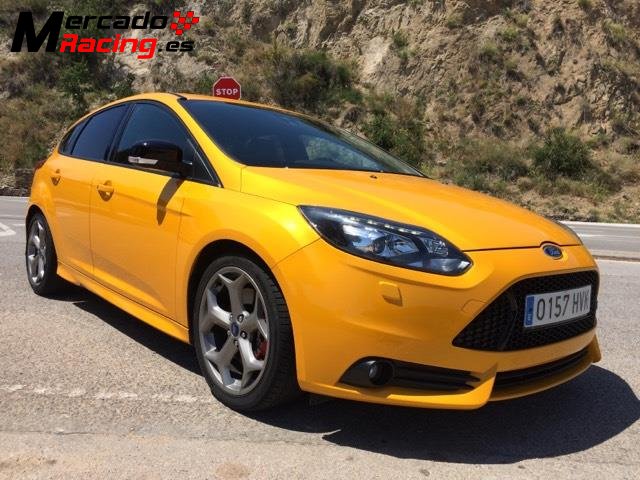 Ford focus 2.0 ecoboost st plus  precio: € 9650