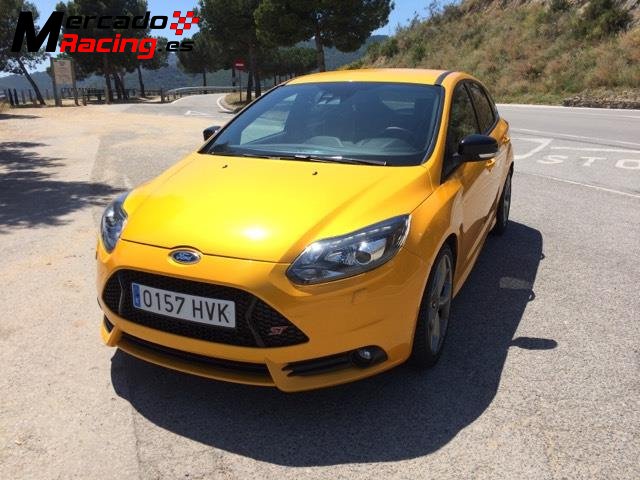 Ford focus 2.0 ecoboost st plus  precio: € 9650