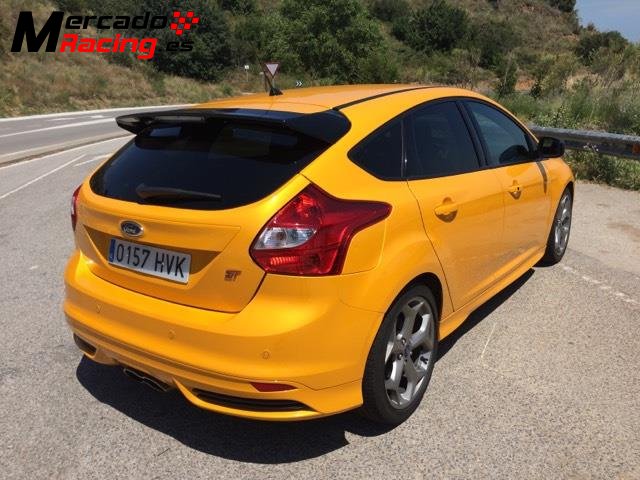 Ford focus 2.0 ecoboost st plus  precio: € 9650