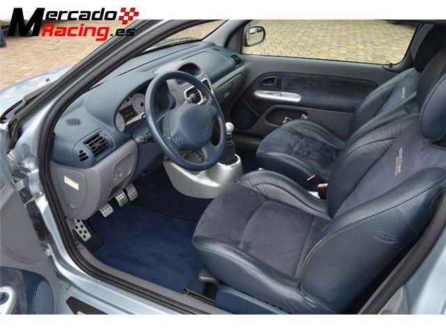 Renault clio 3.0 v6 sport