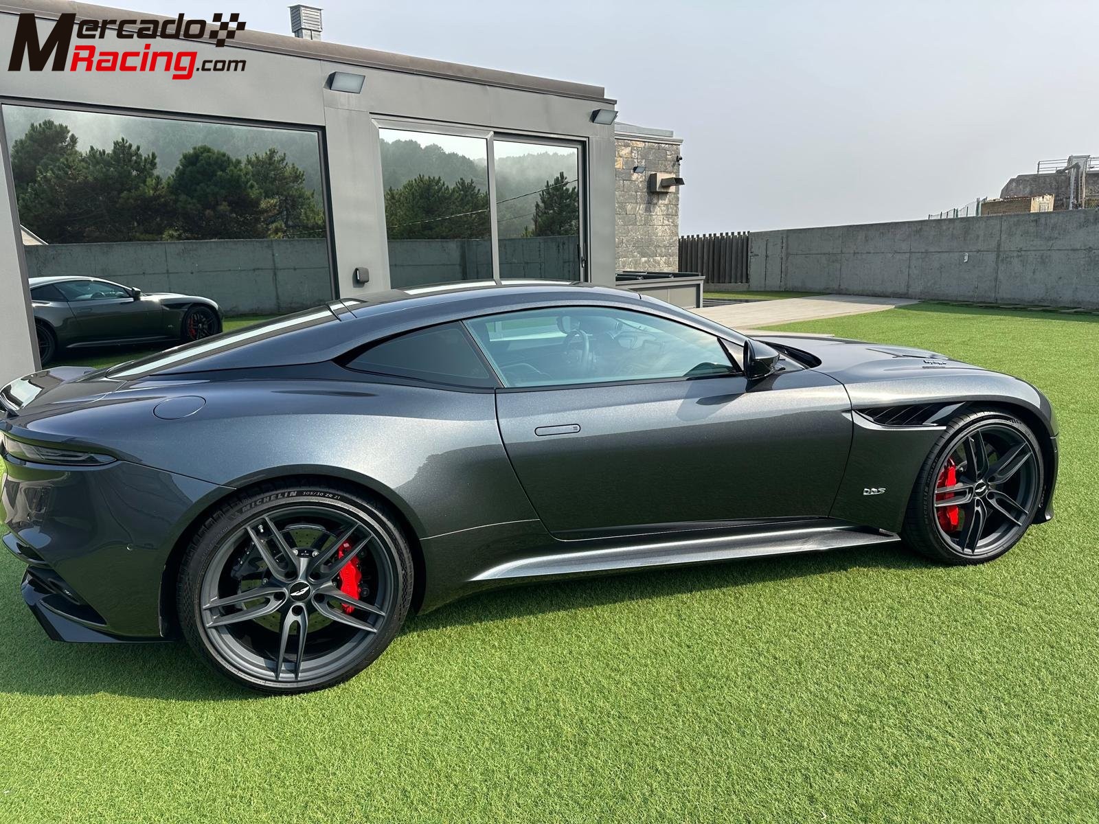 Aston martin dbs superleggera