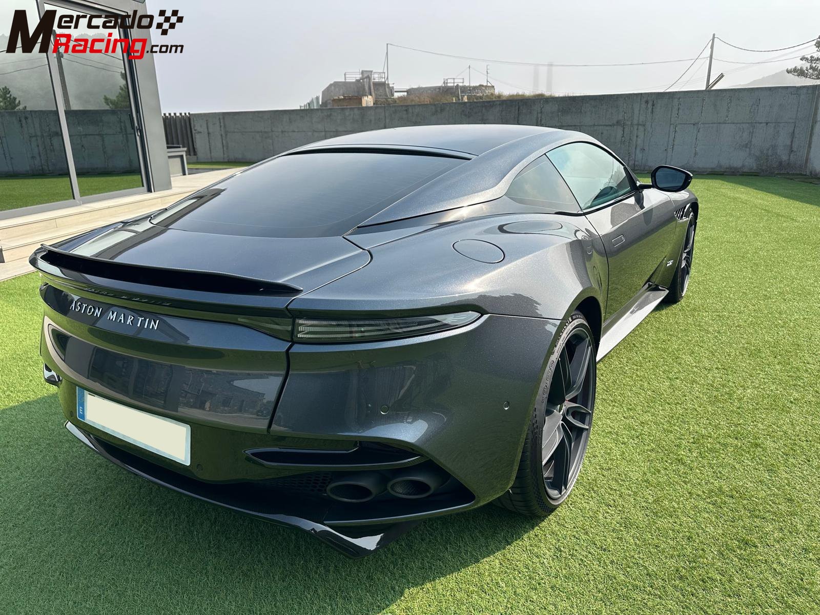 Aston martin dbs superleggera