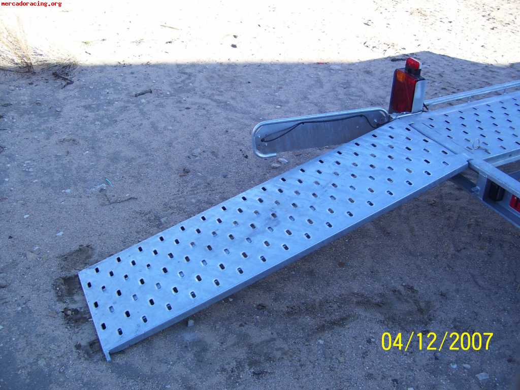 Vendo remolque portacoches casi a estrenar