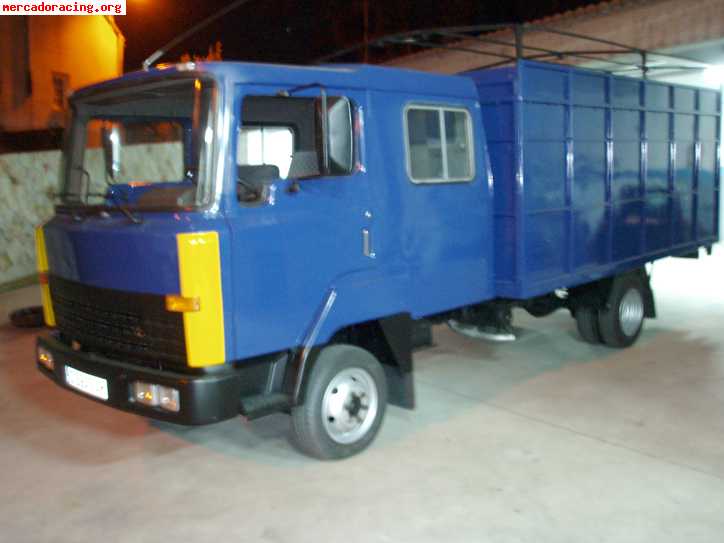 Camion nissan para asistencia,tambien coge coche carreras de