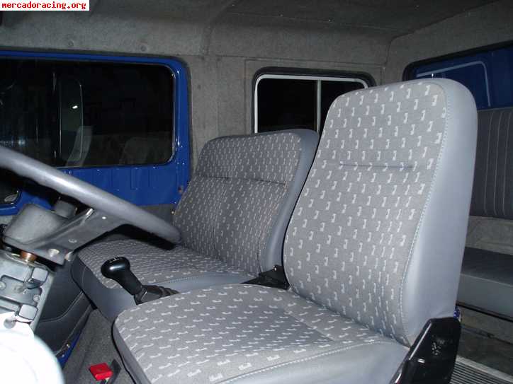 Camion nissan para asistencia,tambien coge coche carreras de