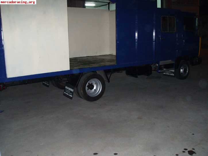 Camion nissan para asistencia,tambien coge coche carreras de