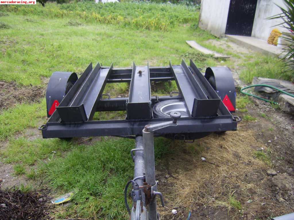 Vendo reboque com capacidae para tres motos