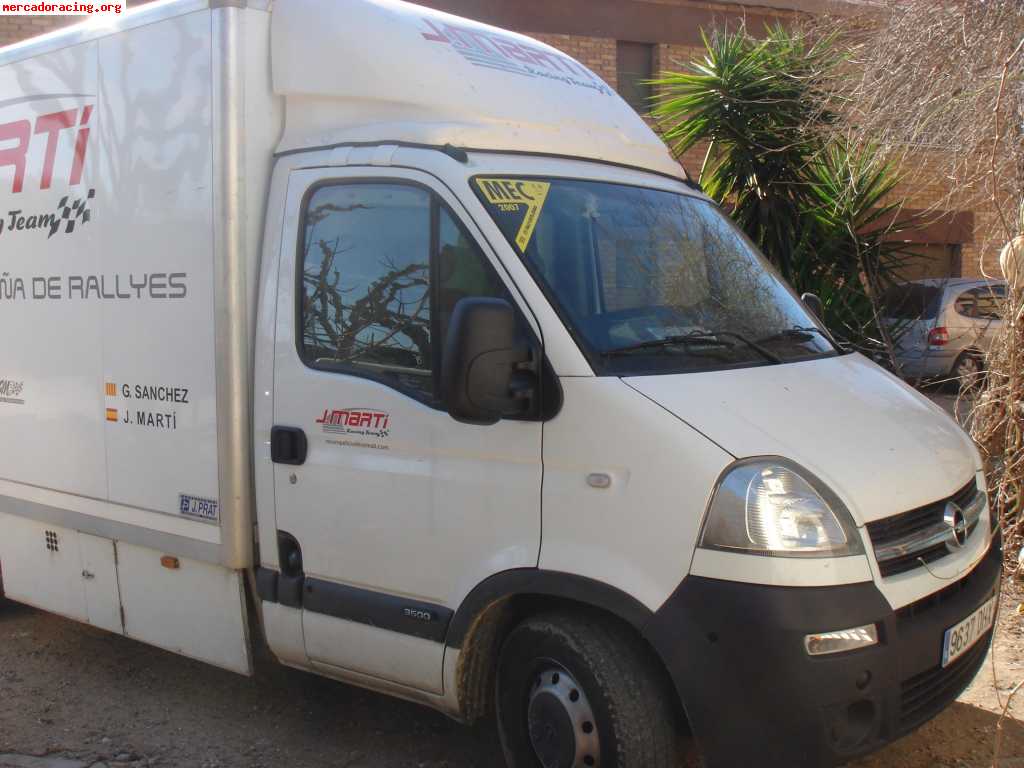 Furgoneta porta-coches y asistencia