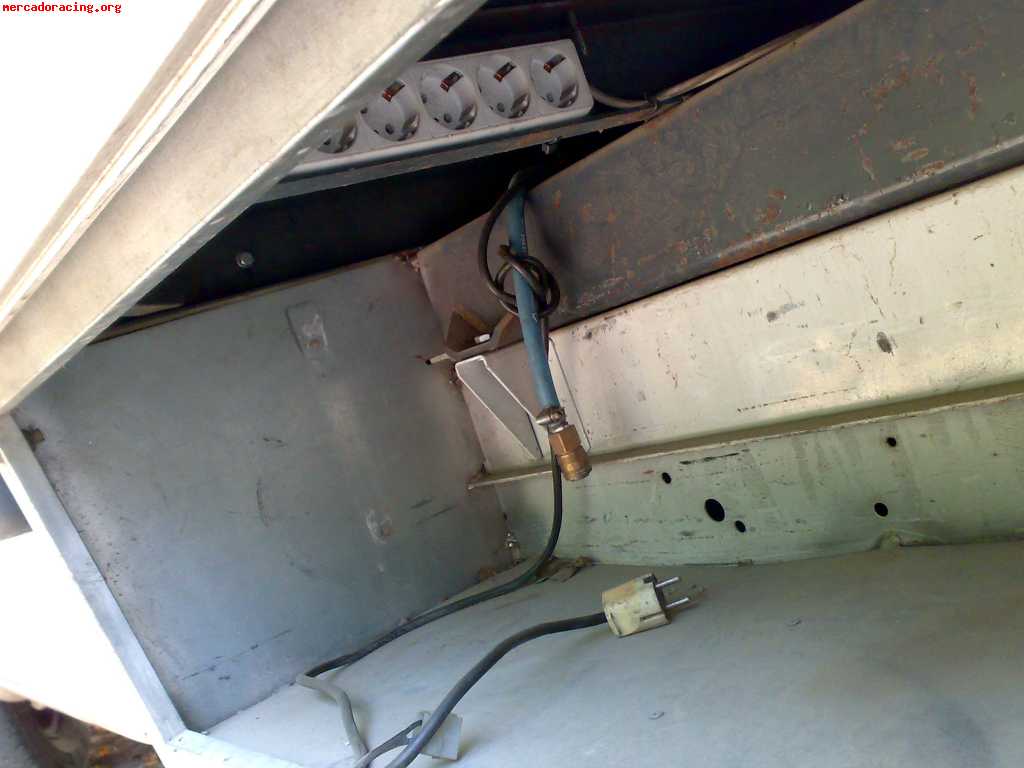 Furgoneta porta-coches y asistencia