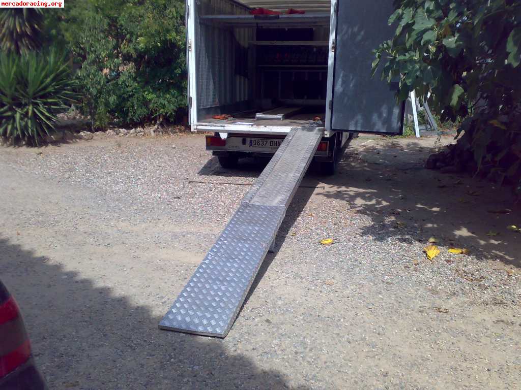 Furgoneta porta-coches y asistencia