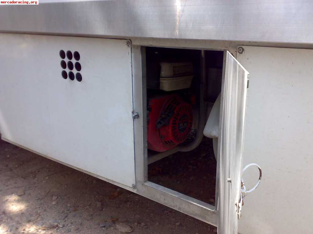 Furgoneta porta-coches y asistencia