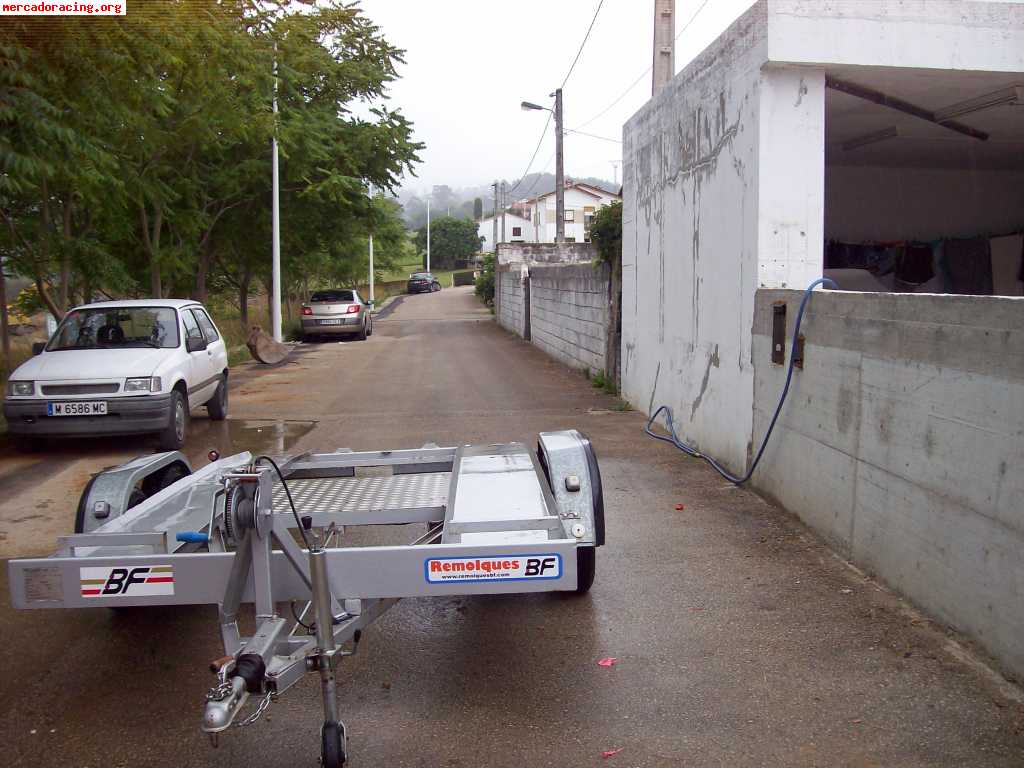 Se vende remolque portacoches para 1200 kg de dos ejes