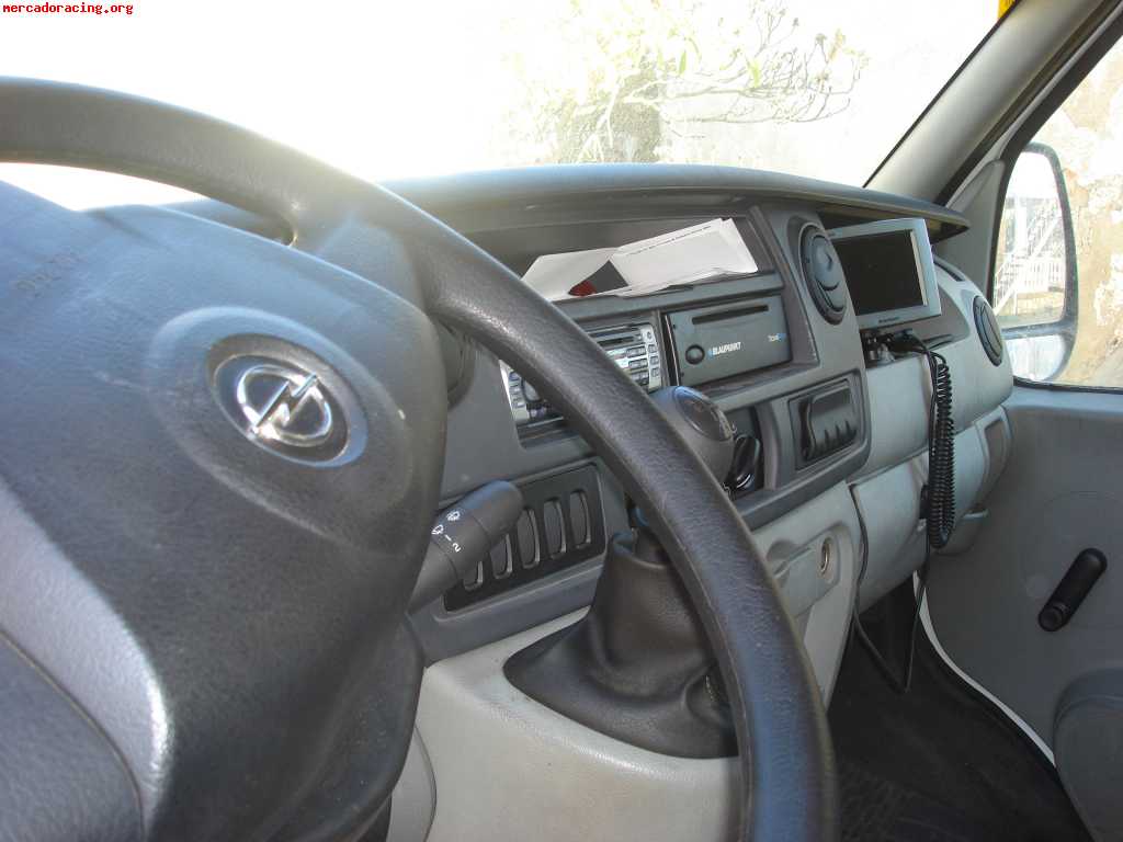 Furgon asistencia y portavehiculo