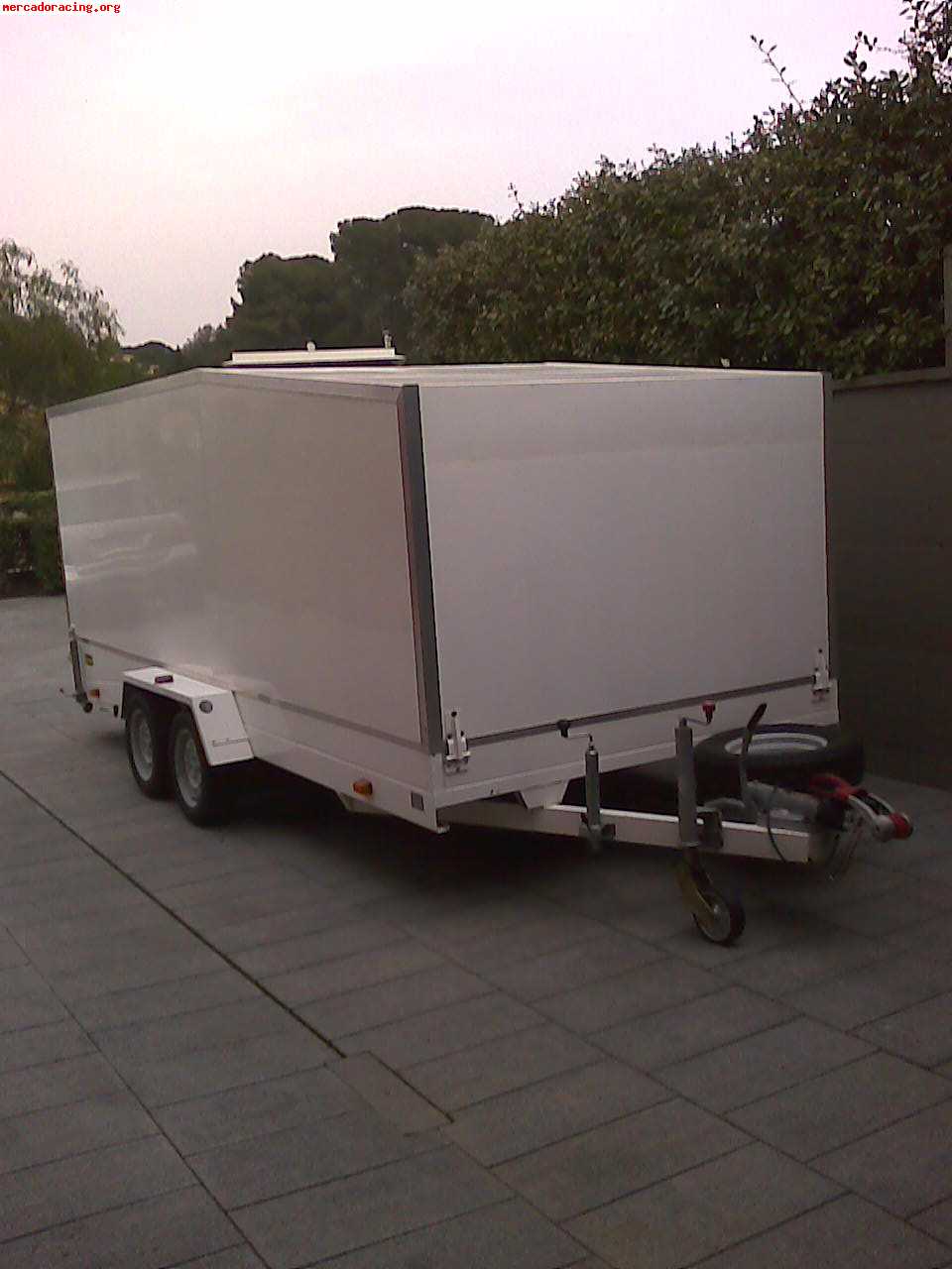 Vendo remolque portacoches cubierto