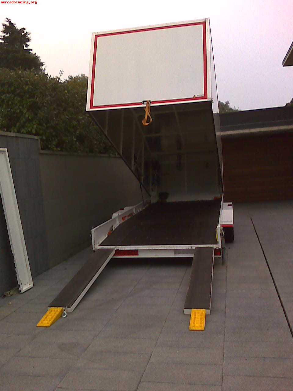 Vendo remolque portacoches cubierto