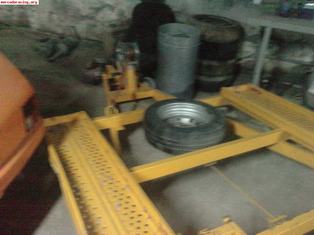 Se vende remolque portacoches con freno de inercia