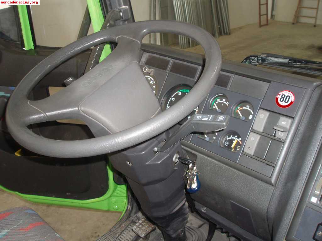 Camión-taller para el transporte de vehículos de competición