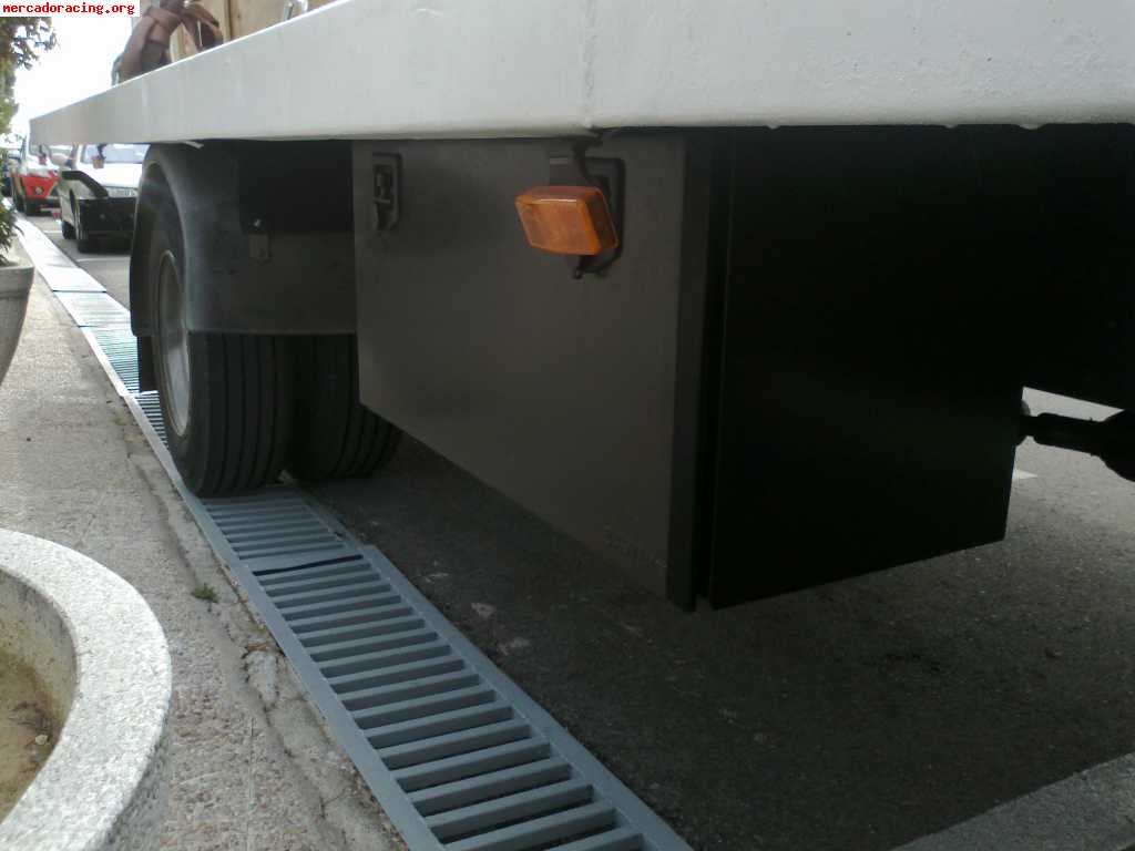 Camión plataforma de 9 mts x 2,55 mts 