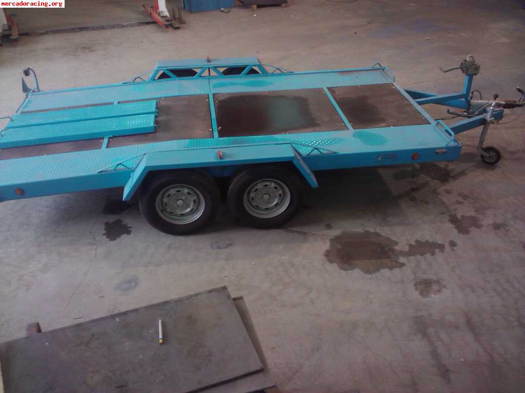 Se vende remolque portacoches.
