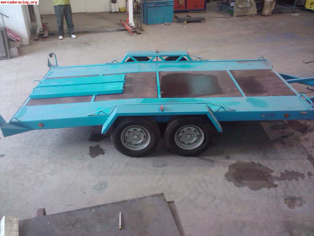 Se vende remolque portacoches.