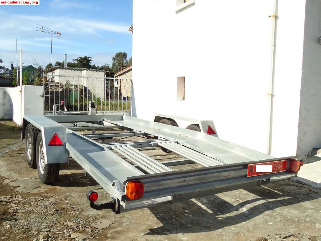 Se vende plataforma portavehiculos doble eje.